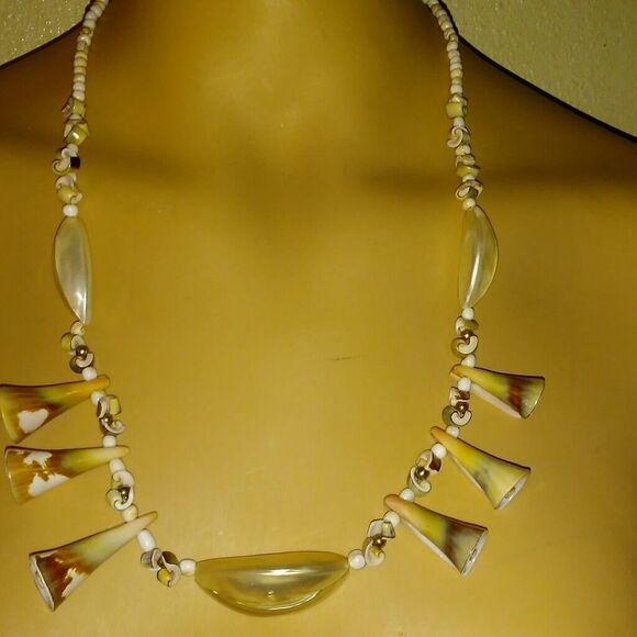 Unique vintage seashell necklace  - Picture 1 of 5